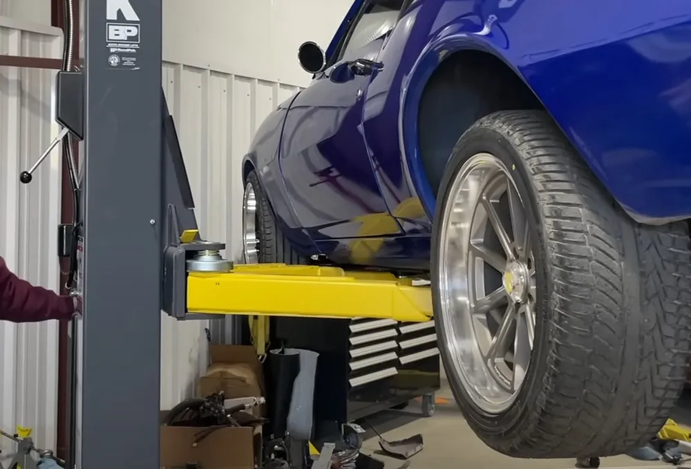 Bendpak 10AP-168 PRO Series 10,000‐lb. Capacity ALI Certified 2-Post Lift Package 6 Bendpak 10AP-168 PRO Series 10,000‐lb. Capacity ALI Certified 2-Post Lift Package