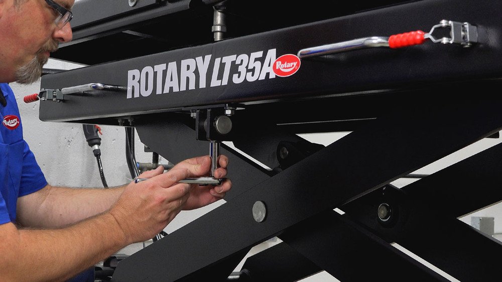 Rotary LT35A 3,500 lb capacity Air-Hydraulic Lifting Table - Image 3