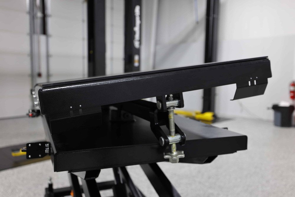 Challenger BT3300 3,300 lb. Battery Lift Table - Image 13