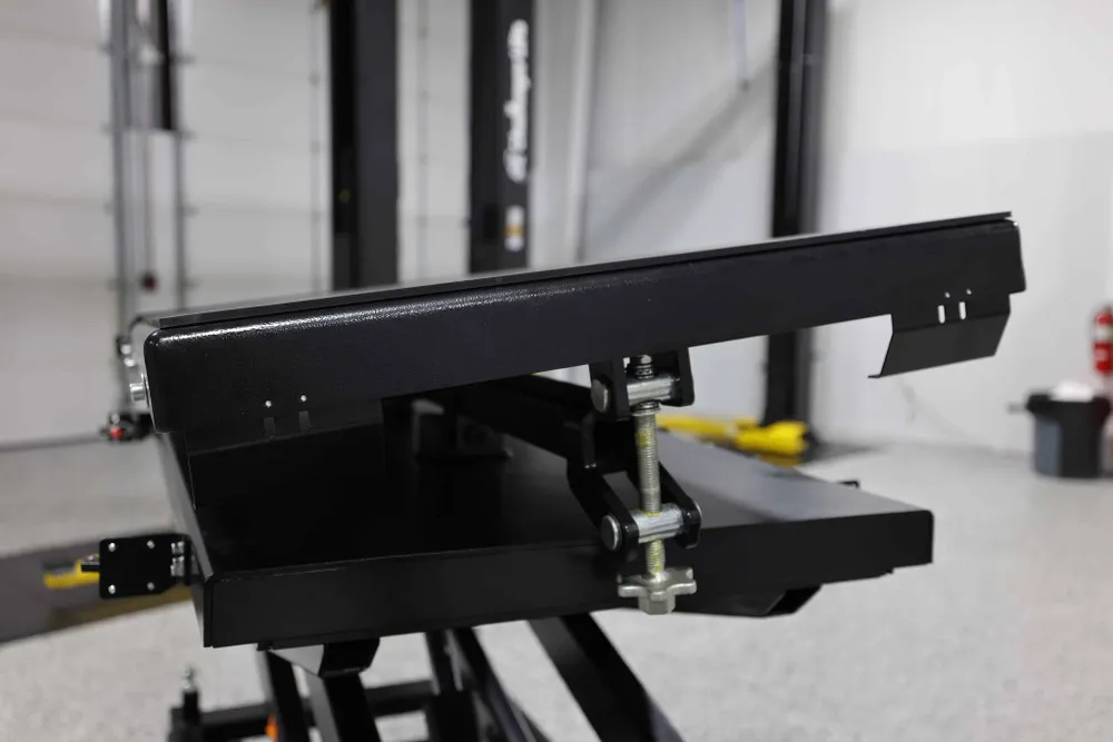 Challenger BT3300 3,300 lb. Battery Lift Table 13 Challenger BT3300 3,300 lb. Battery Lift Table
