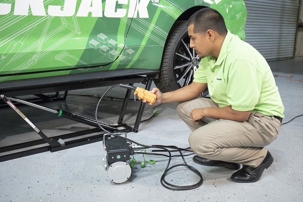 BL-3500SLX 7 QuickJack BL-3500SLX 3,500 Lb. Capacity Portable Car Lift